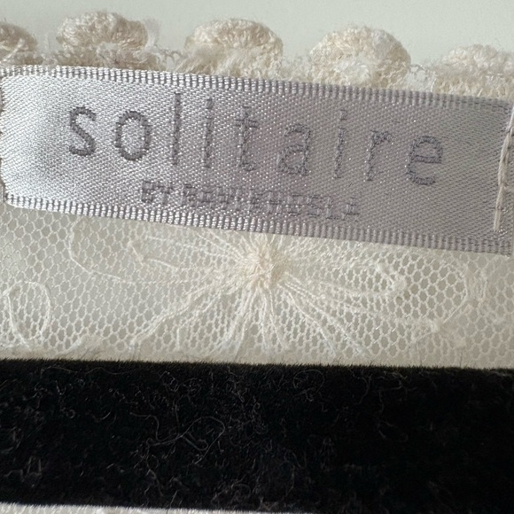 Solitaire Cream Lace Floral Top - Picture 2 of 4